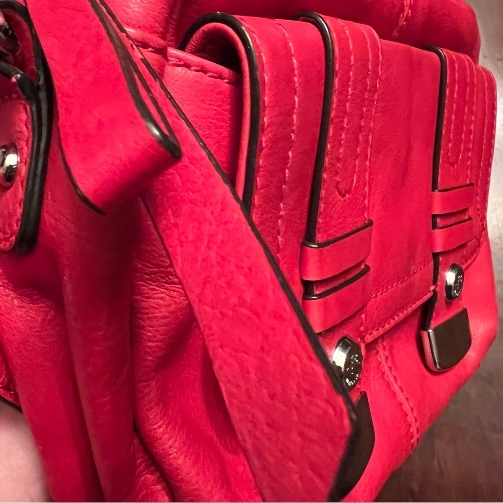 B Makowsky red leather crossbody purse silver toned hardware EUC - Picture 5 of 11